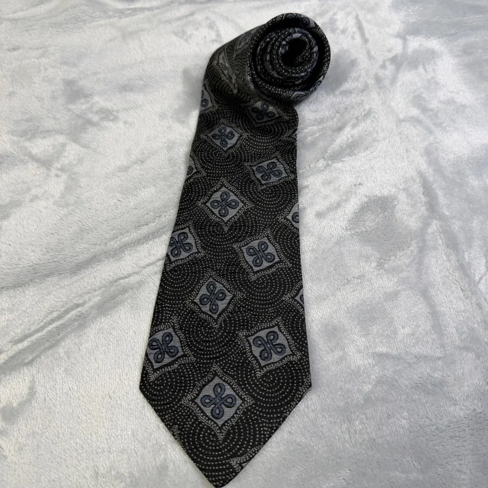 Giorgio Armani Necktie Mens OS Black Blue Geometric Silk Made In Italy Cravatte
